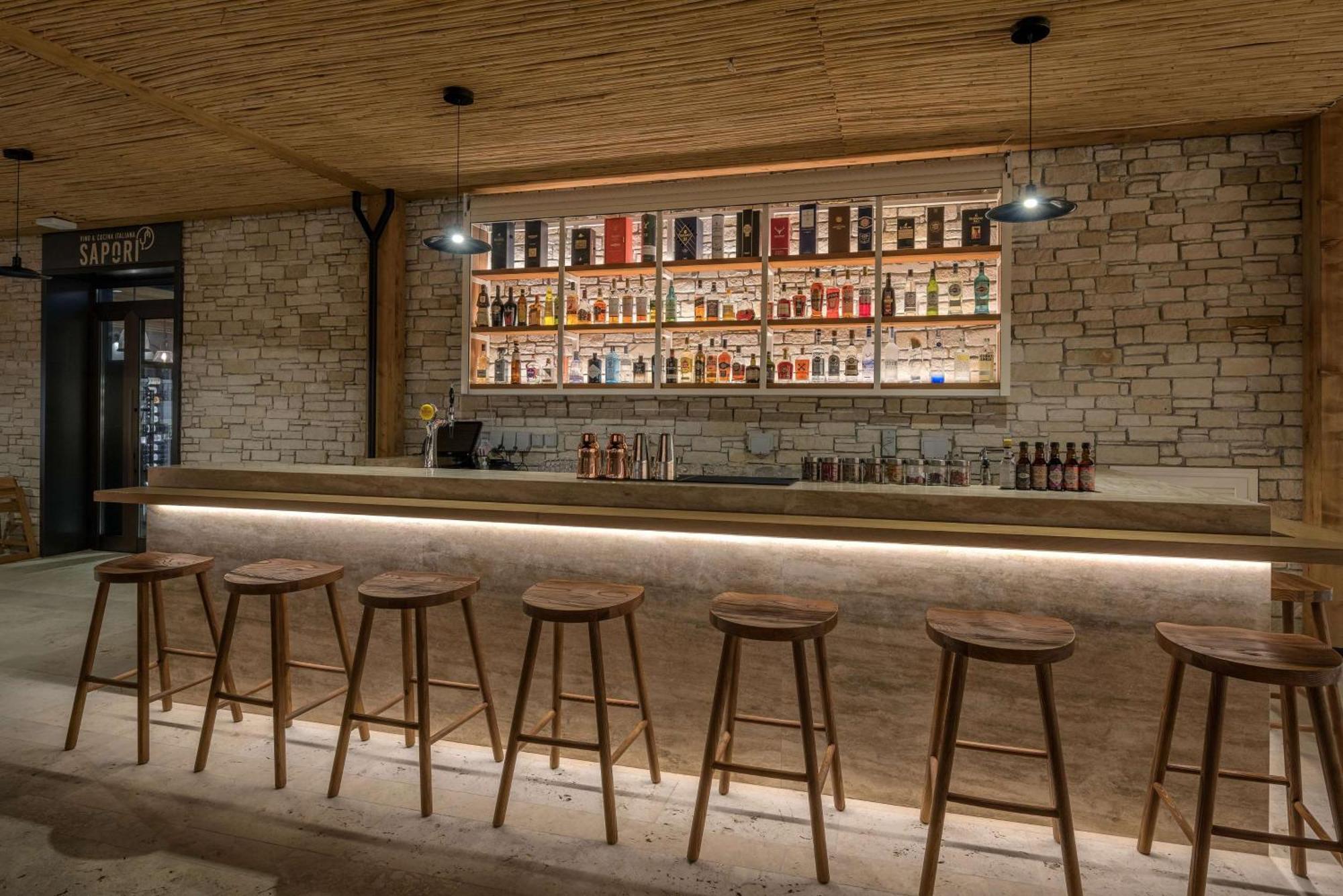 Cap St Georges & 5* Peja